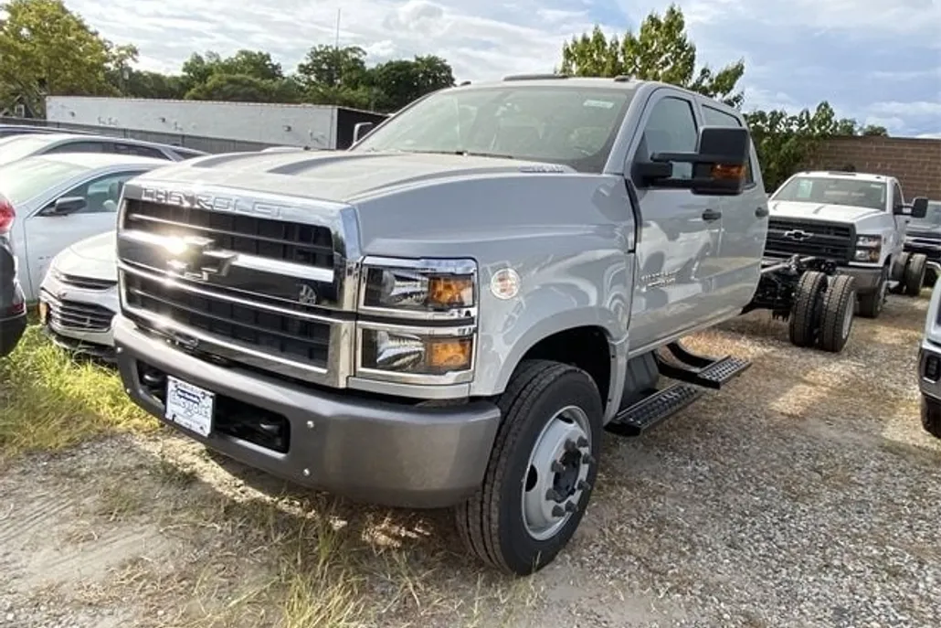 2024 Chevrolet Silverado 6500HD Work Truck photo 1