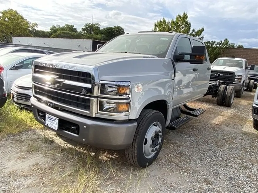 2024 Chevrolet Silverado 6500HD Work Truck photo 1