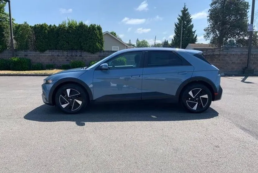 2025 Hyundai Ioniq 5 SE photo 1