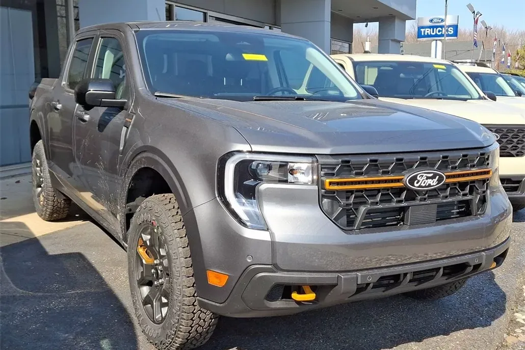 2025 Ford Maverick Lariat photo 1
