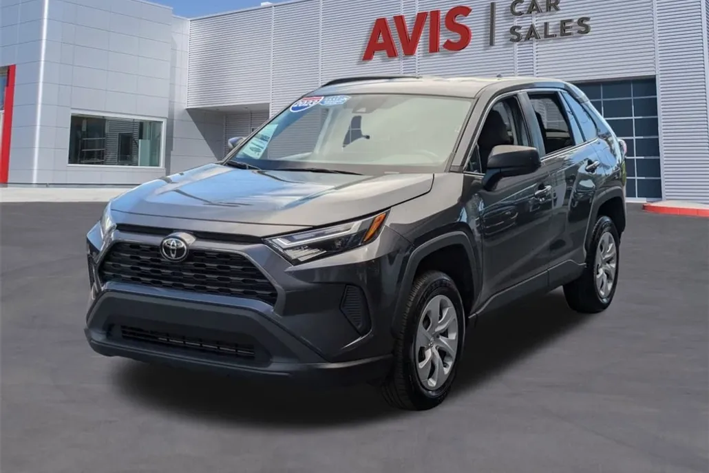 2023 Toyota RAV4 LE photo 1