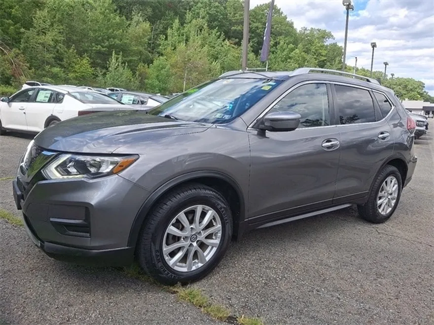 2018 Nissan Rogue SV photo 1