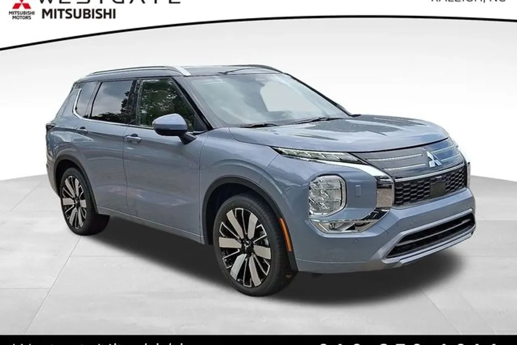 2025 Mitsubishi Outlander SEL photo 1