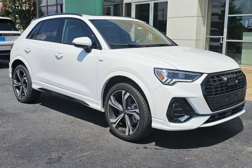 2023 Audi Q3 S line Premium Plus photo 1