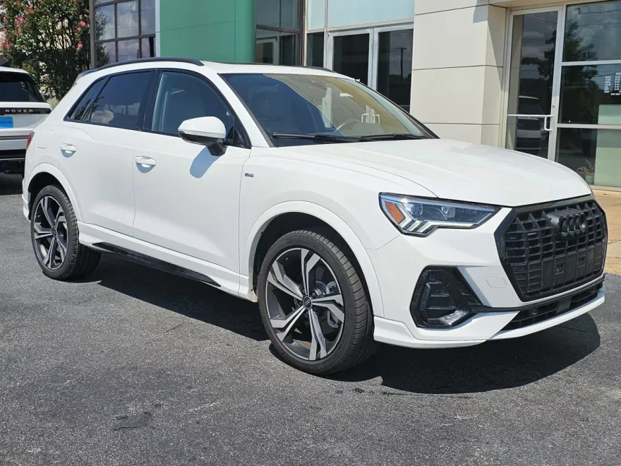 2023 Audi Q3 S line Premium Plus photo 1