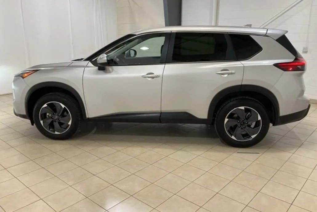 2024 Nissan Rogue SV photo 1