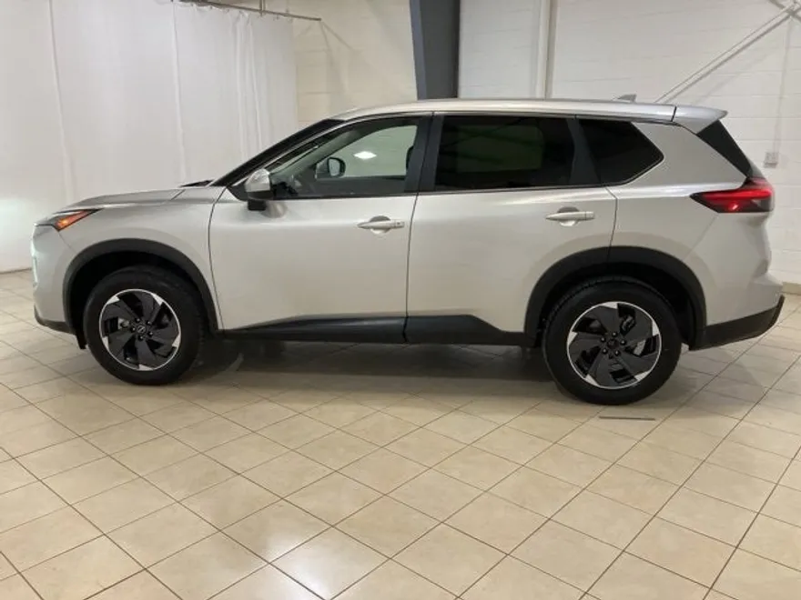 2024 Nissan Rogue SV photo 1