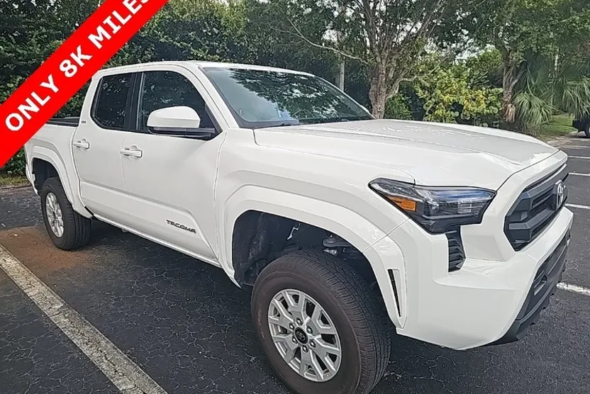 2025 Toyota Tacoma SR5 photo 1