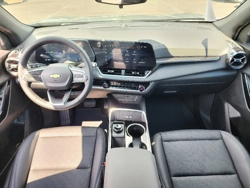 2026 Chevrolet Equinox LT photo 1