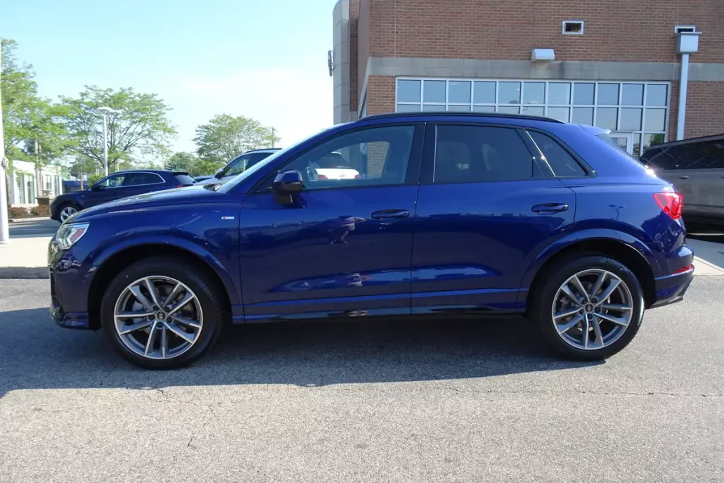 2025 Audi Q3 S line Premium photo 1