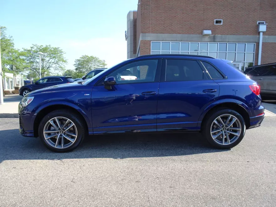 2025 Audi Q3 S line Premium photo 1