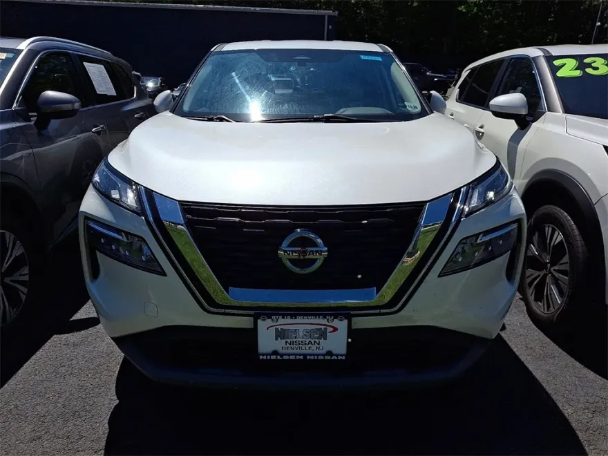 2021 Nissan Rogue SV photo 1