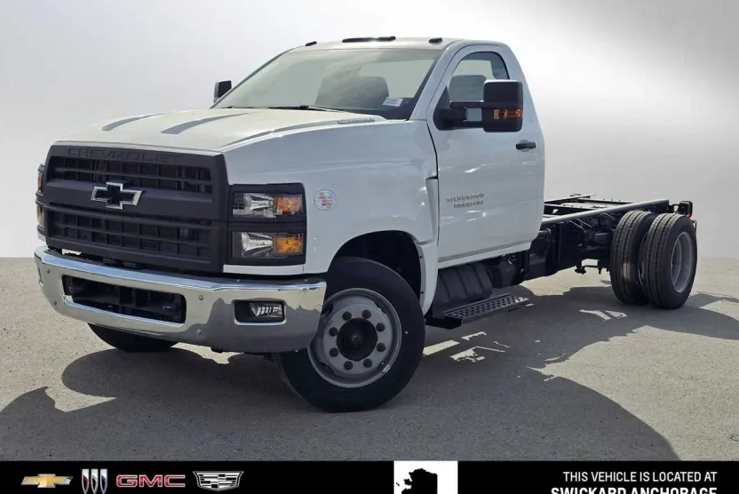 2023 Chevrolet Silverado 5500HD Work Truck photo 1