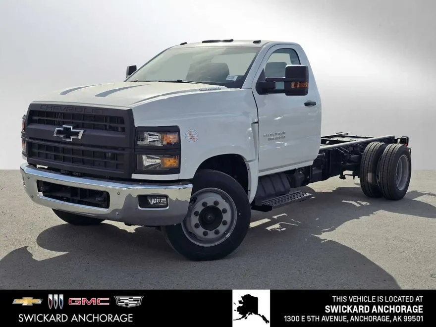 2023 Chevrolet Silverado 5500HD Work Truck photo 1