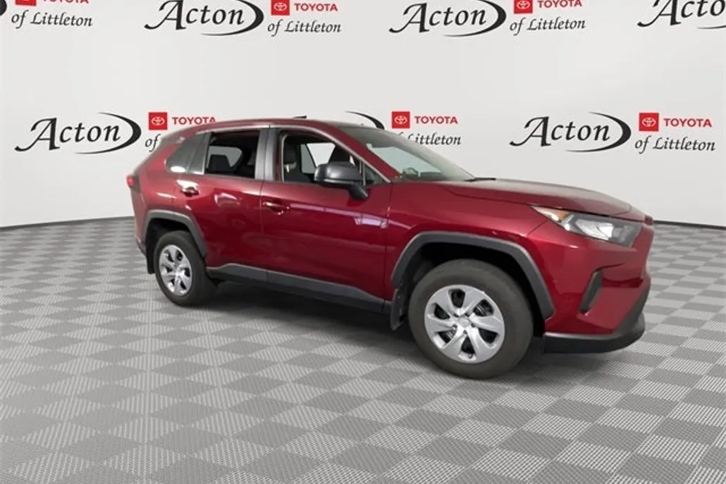 2022 Toyota RAV4 LE photo 1