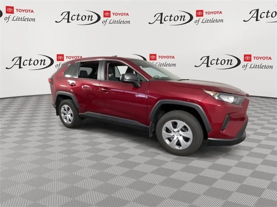 2022 Toyota RAV4 LE photo 1