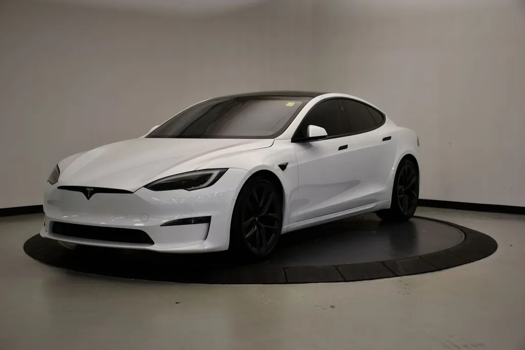 2022 Tesla Model S photo 1