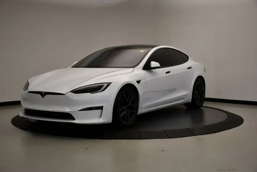 2022 Tesla Model S photo 1