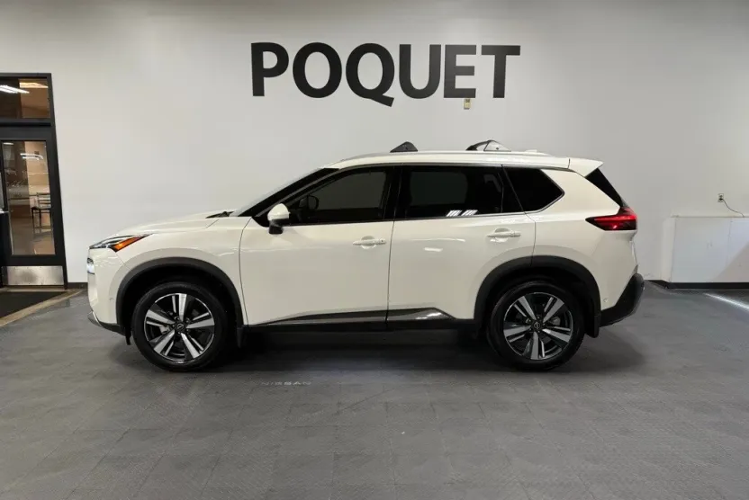 2023 Nissan Rogue Platinum photo 1