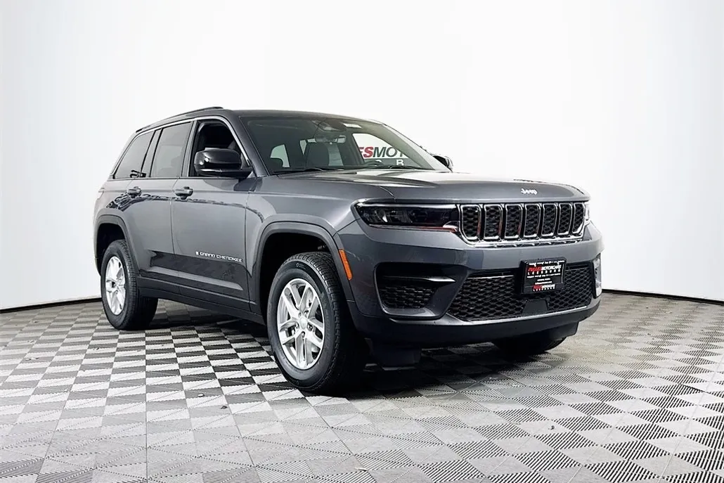 2025 Jeep Grand Cherokee Laredo photo 1