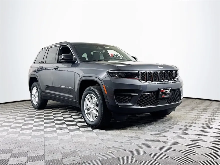 2025 Jeep Grand Cherokee Laredo photo 1