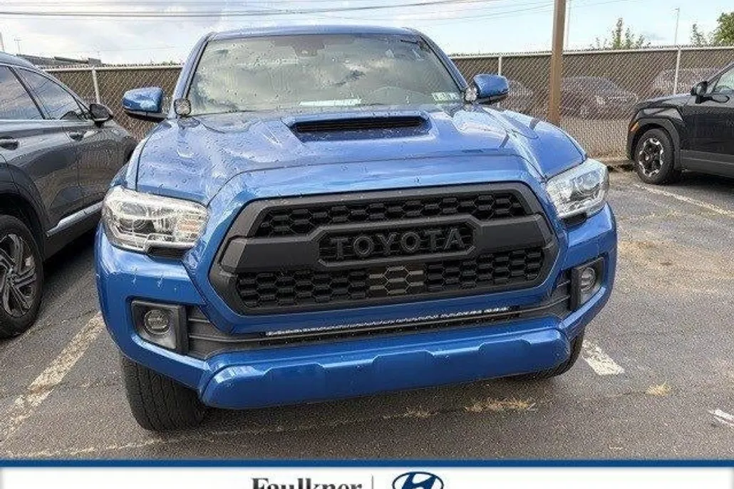 2018 Toyota Tacoma TRD Sport Double Cab V6 4x4 photo 1