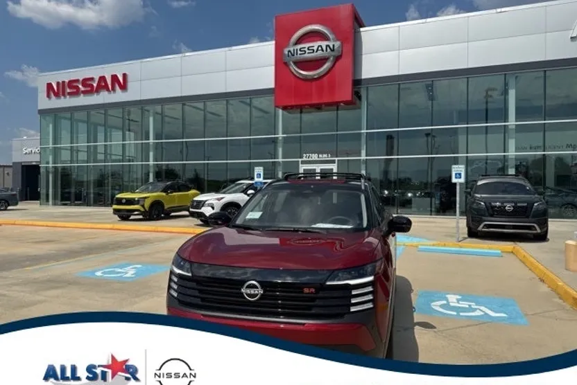 2026 Nissan Kicks SR photo 1
