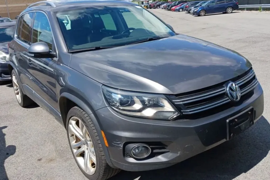 2016 Volkswagen Tiguan SEL Sport photo 1