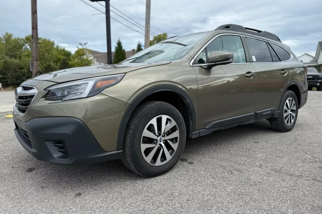 2020 Subaru Outback Premium photo 1