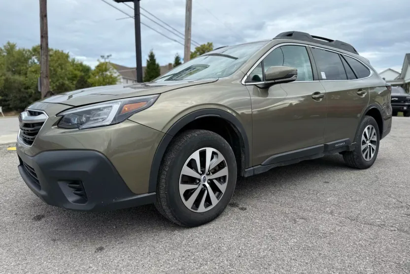 2020 Subaru Outback Premium photo 1