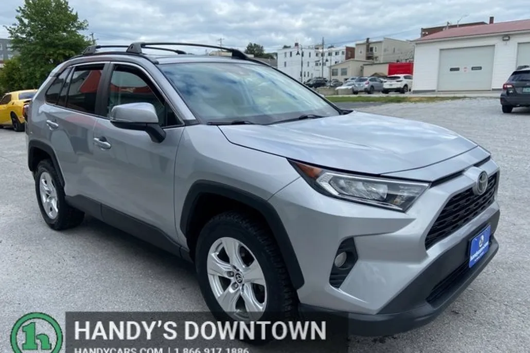 2021 Toyota RAV4 XLE photo 1
