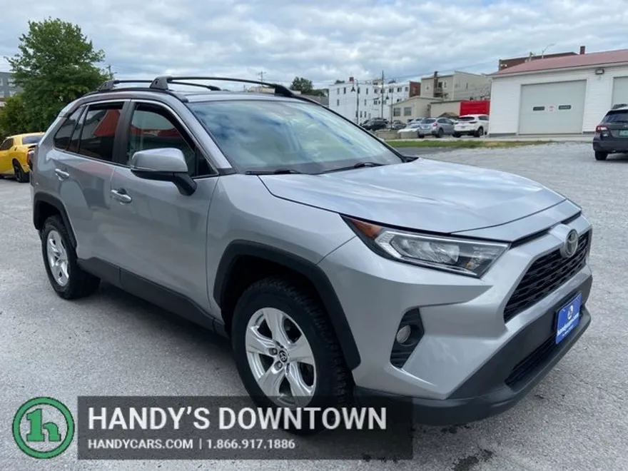 2021 Toyota RAV4 XLE photo 1