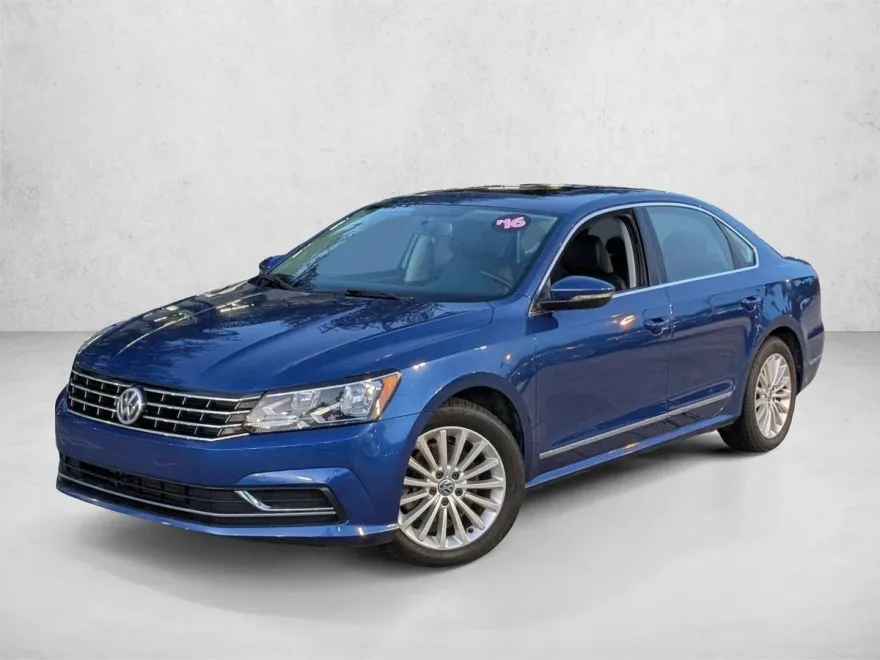 2016 Volkswagen Passat SE photo 1