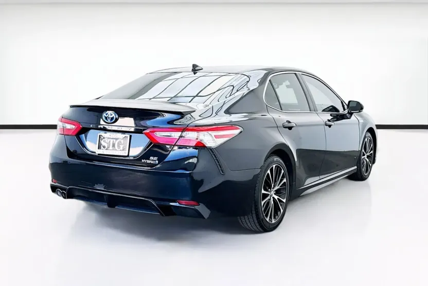 2018 Toyota Camry SE XLE Hybrid photo 1