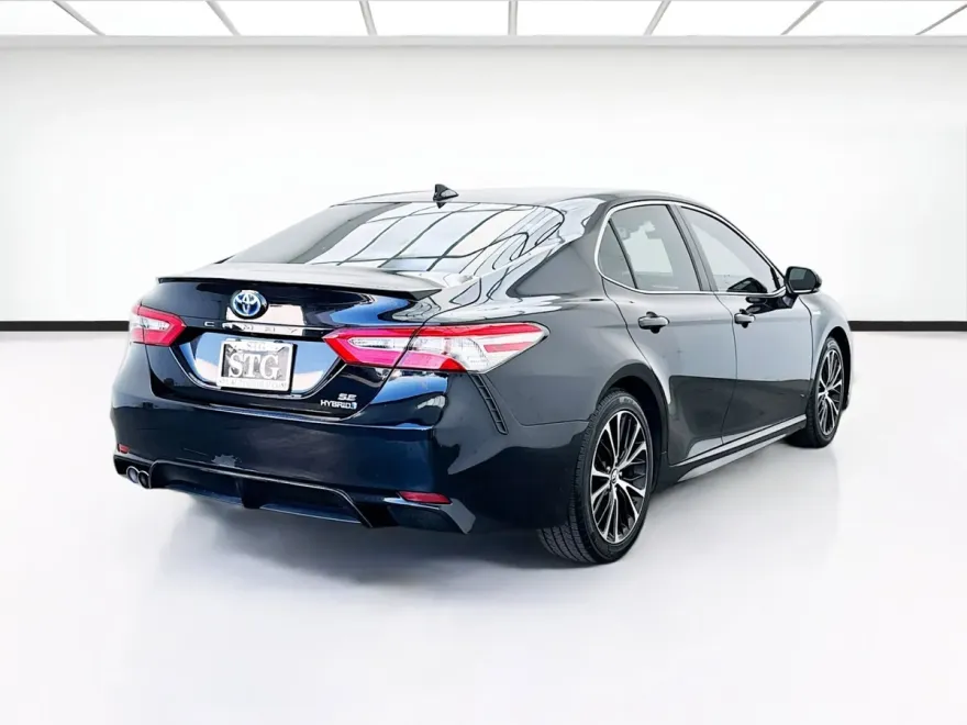 2018 Toyota Camry SE XLE Hybrid photo 1
