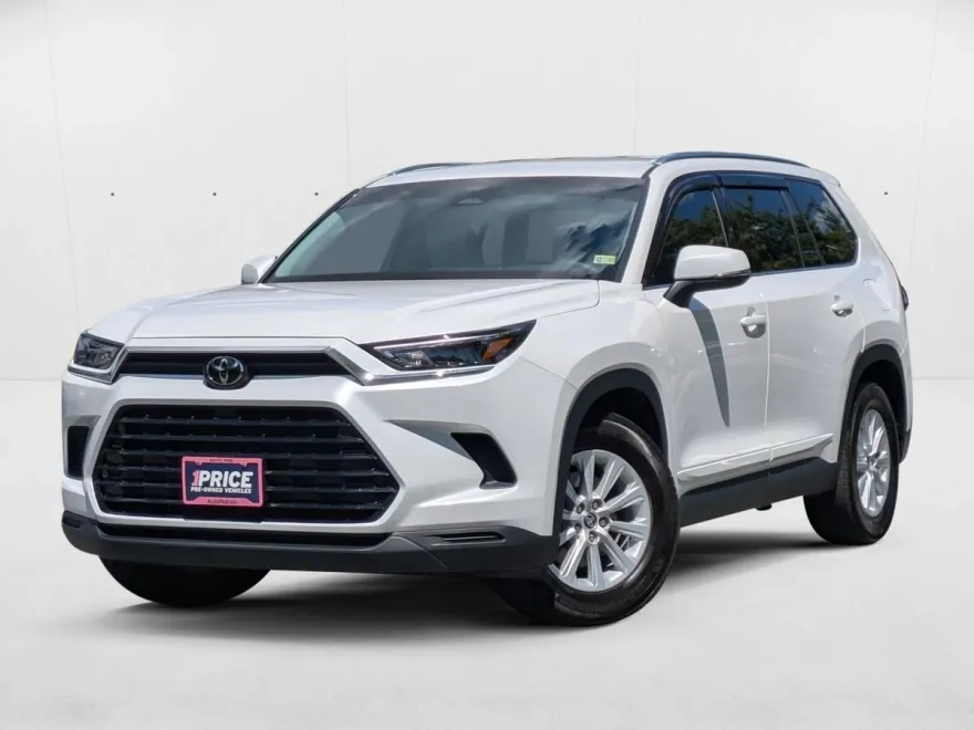 2024 Toyota Grand Highlander XLE photo 1