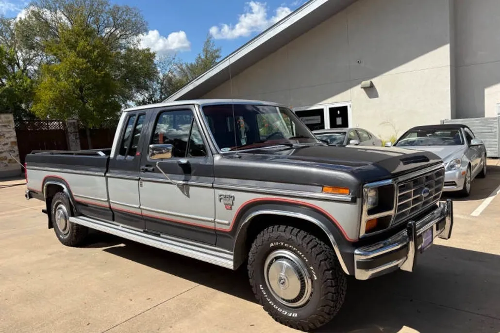 1985 Ford F-250 photo 1