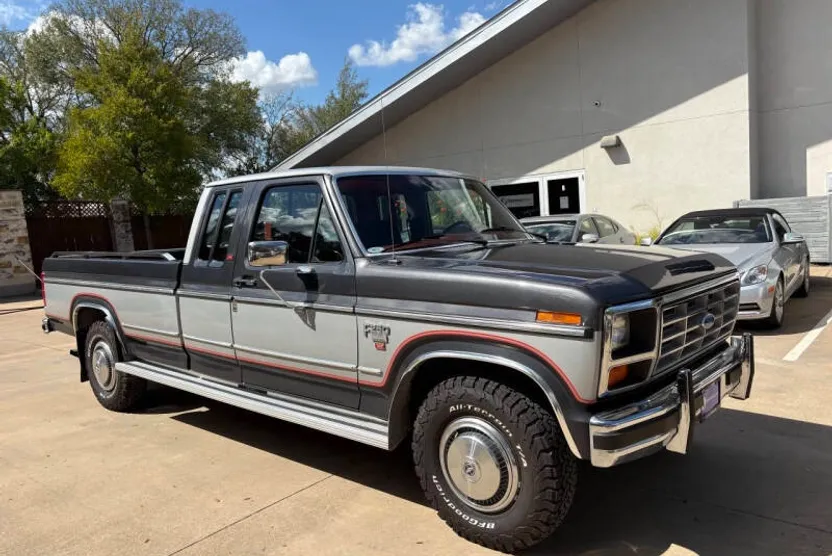 1985 Ford F-250 photo 1