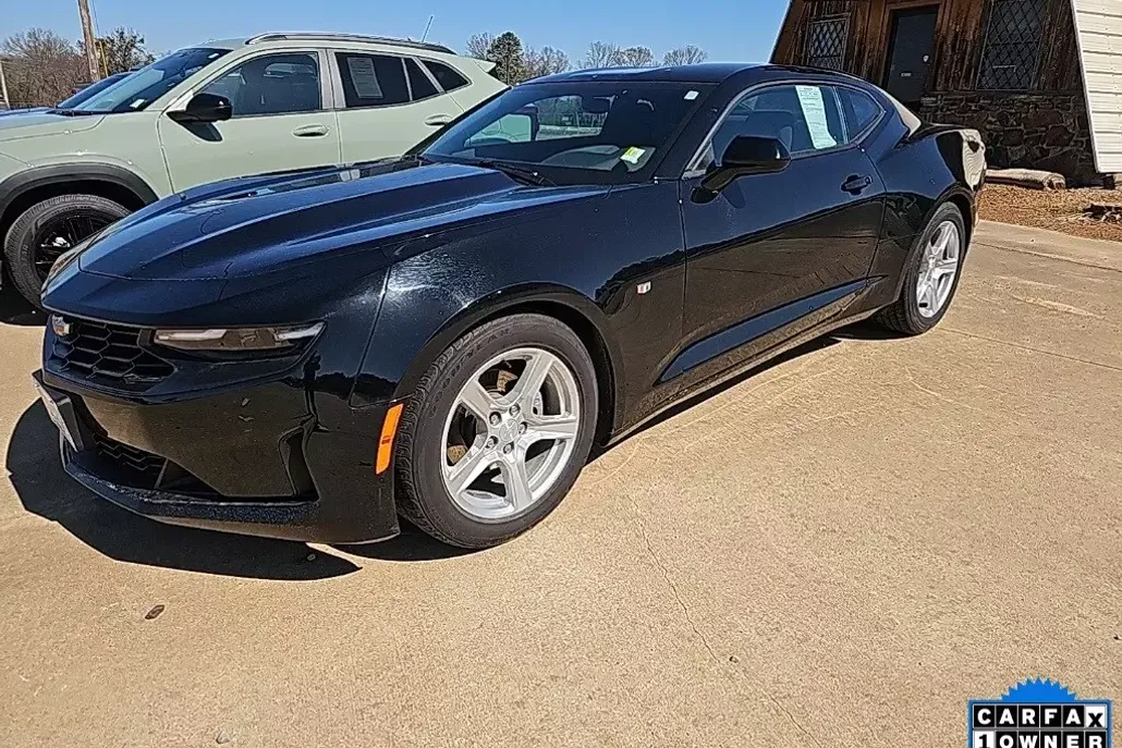 2023 Chevrolet Camaro 1LT photo 1