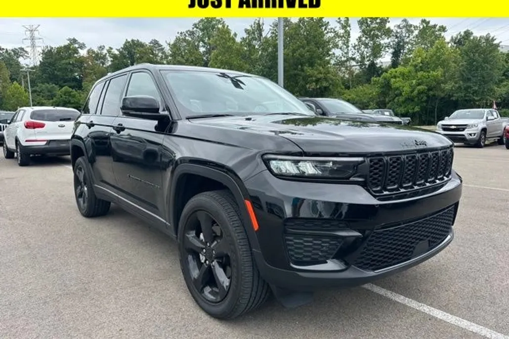2022 Jeep Grand Cherokee Altitude photo 1