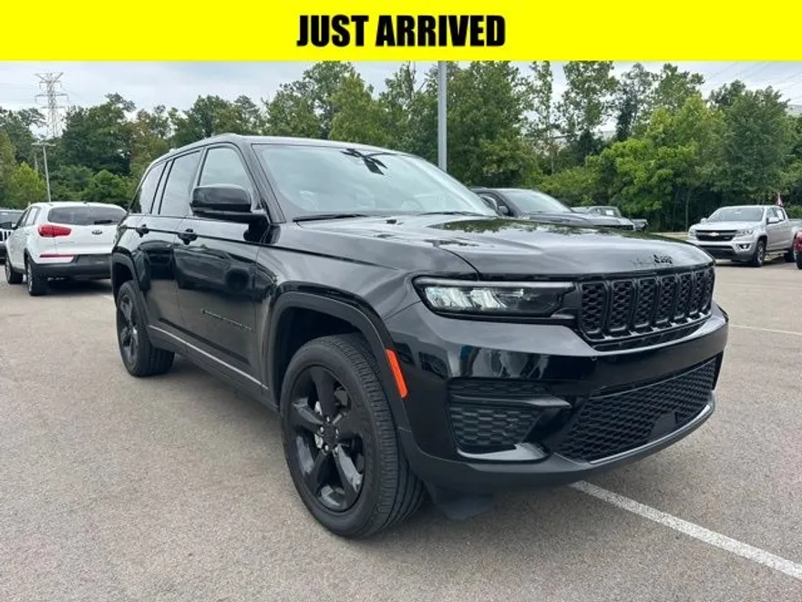 2022 Jeep Grand Cherokee Altitude photo 1