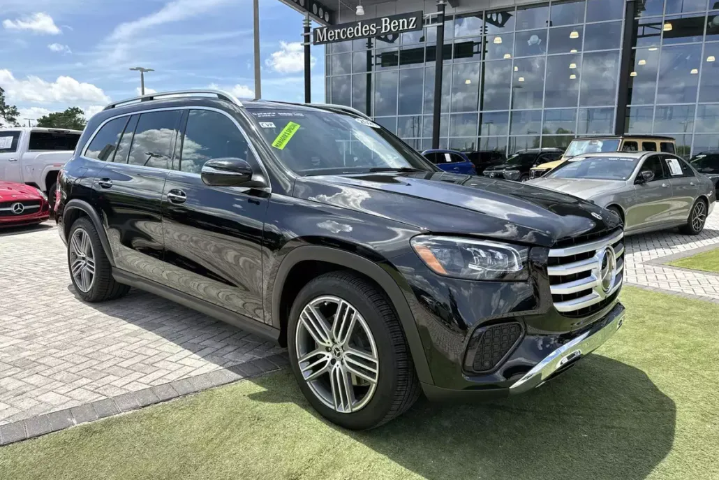 2025 Mercedes Benz GLS 450 4MATIC photo 1