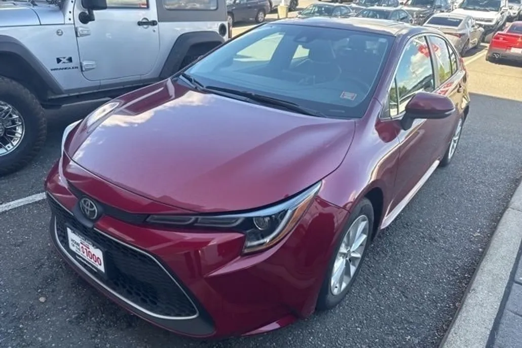 2022 Toyota Corolla XLE photo 1