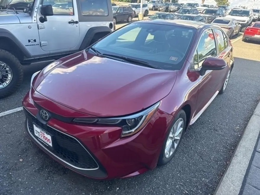 2022 Toyota Corolla XLE photo 1