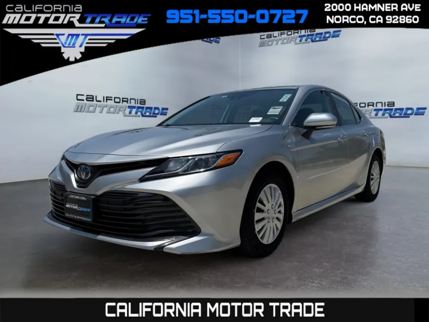 2020 Toyota Camry Hybrid LE photo 1