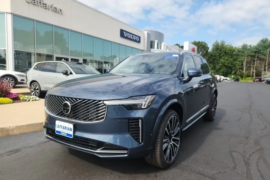 2026 Volvo XC90 B5 Plus photo 1