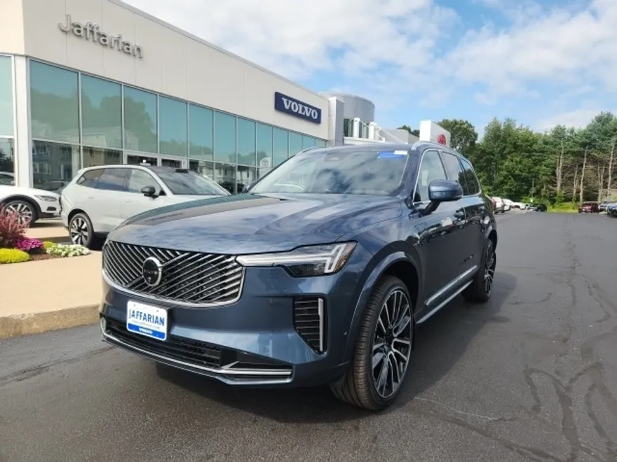 2026 Volvo XC90 B5 Plus photo 1