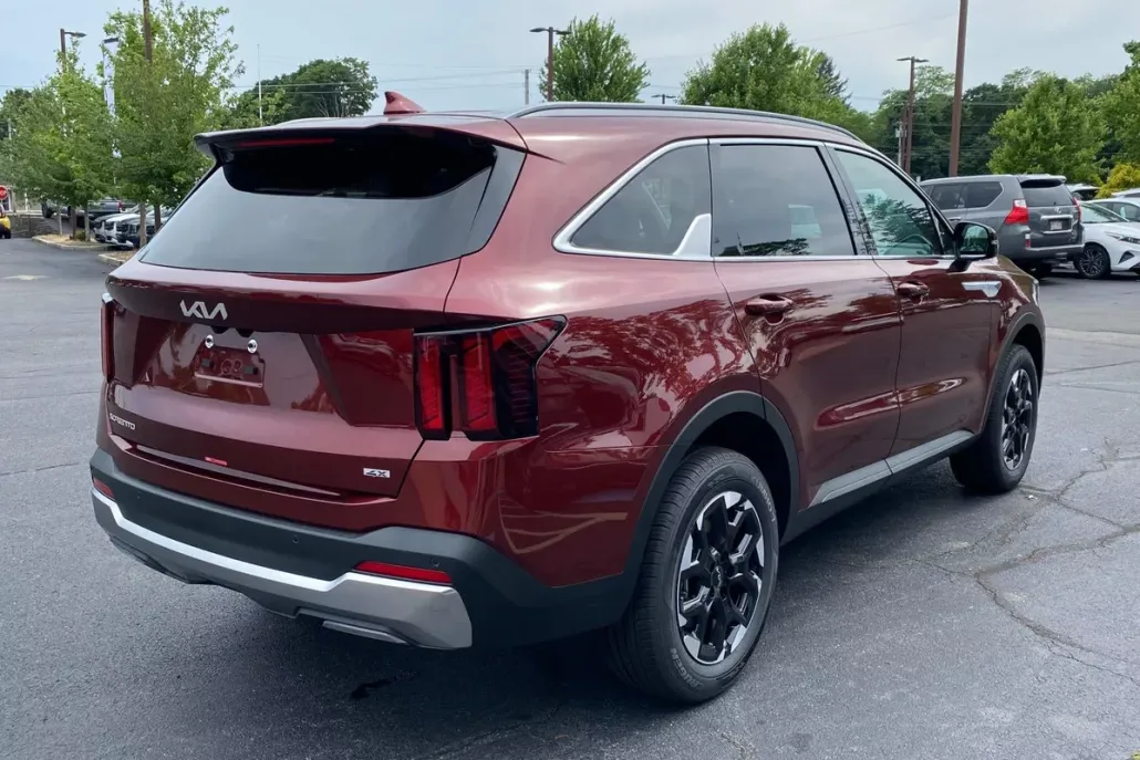 2025 Kia Sorento S photo 1