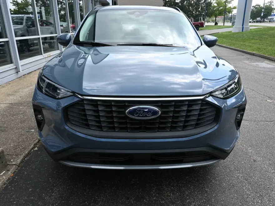2025 Ford Escape photo 1