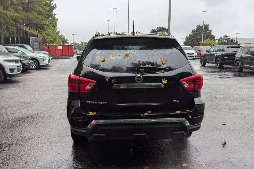 2018 Nissan Pathfinder SL photo 1